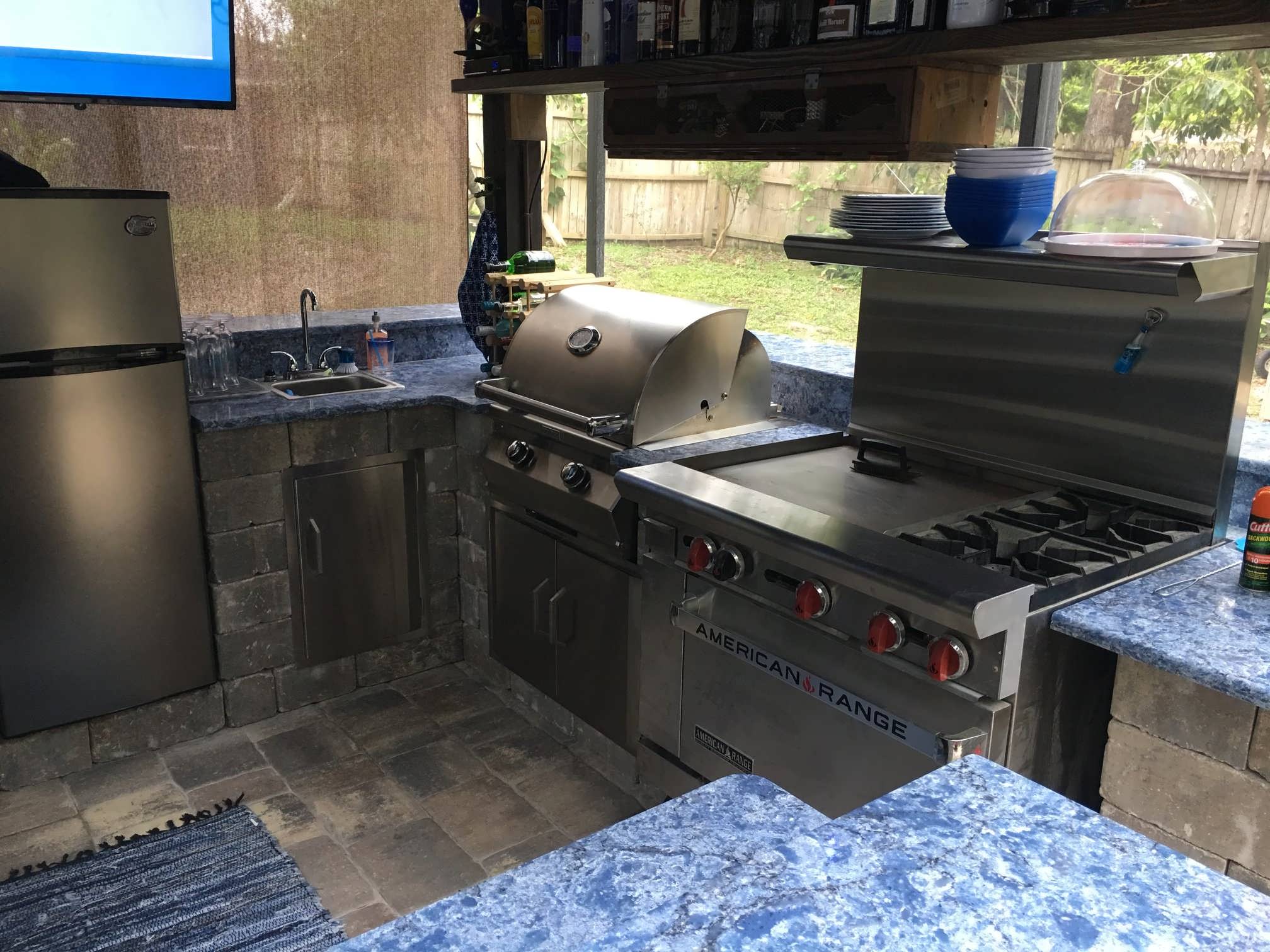 outdoor kitchen