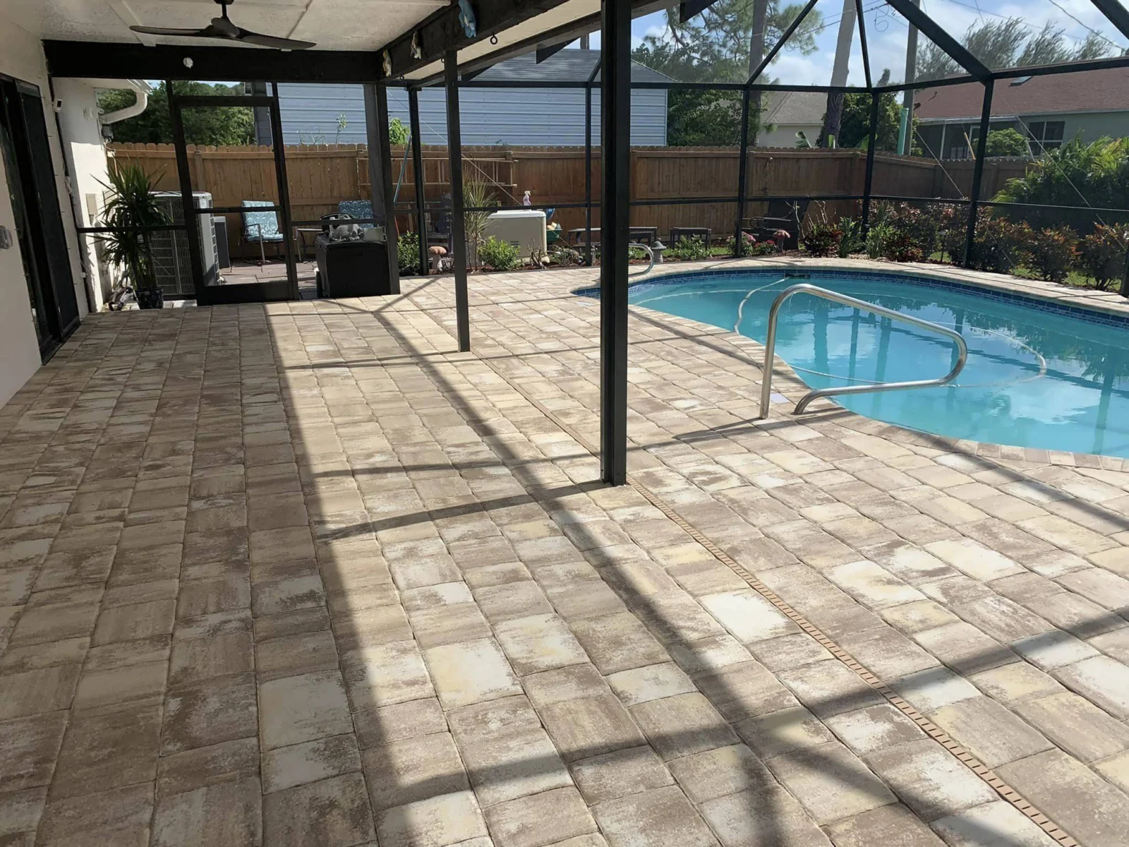 Screened paver patio representing work discussed in M & C Pavers testimonials.